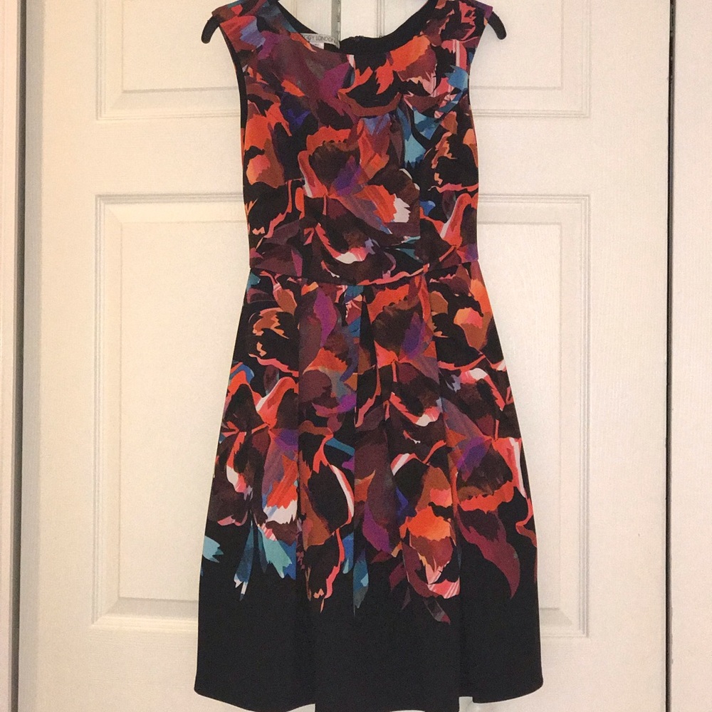 Beautiful knee length dress, good fabric